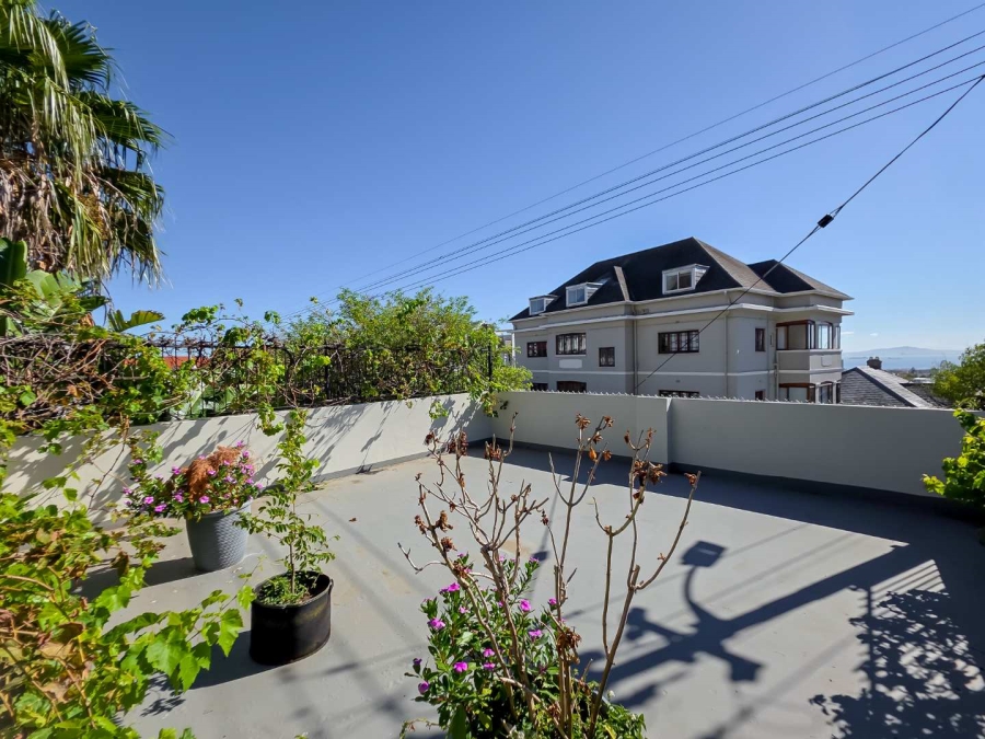 6 Bedroom Property for Sale in Green Point Western Cape